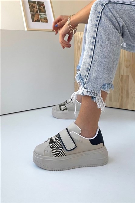 Дамски спортни обувки - Светлосиви #324896