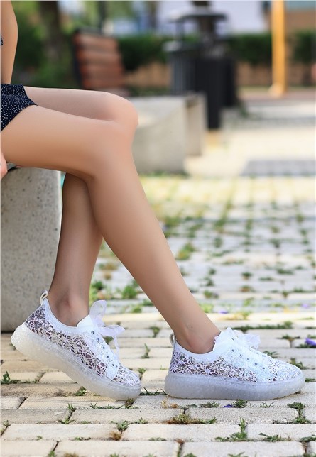 Women's textile sports shoes - White #366470