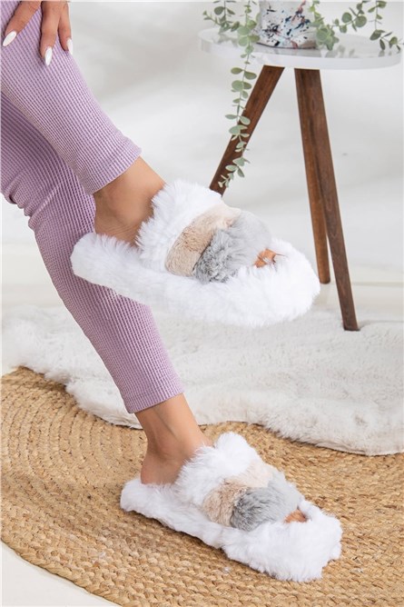 Women's Fluffy Slippers - White #362357