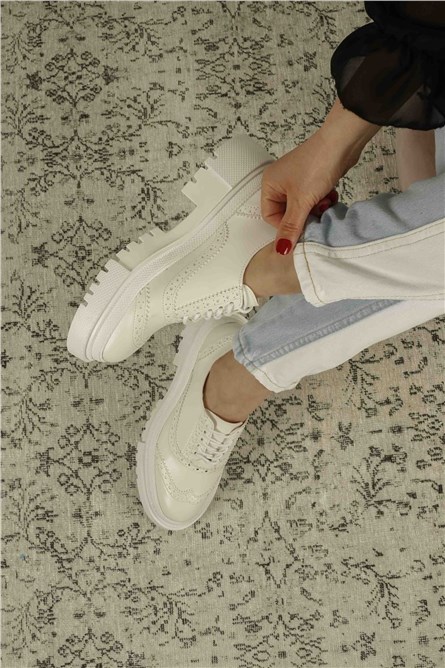 Women's casual shoes - White #324787