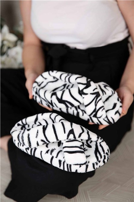 Modatrend Women's Slippers - Black, White #311173