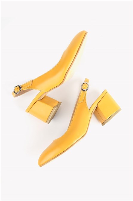 Women's casual shoes with heel - Mustard #328579