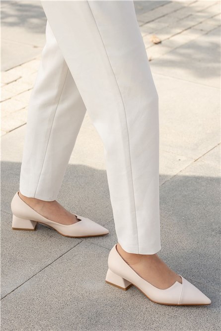 Women's Elegant Wide Heel Shoes - Beige #363043