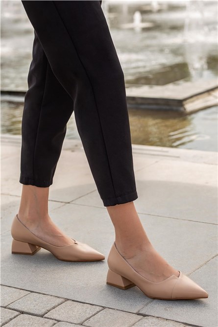 Women's Elegant Wide Heel Shoes - Beige #363041