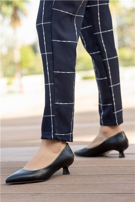 Women's Low Heel Shoes - Black #362383