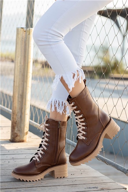 Women's boots with laces and anti-slip sole - Taba #361985