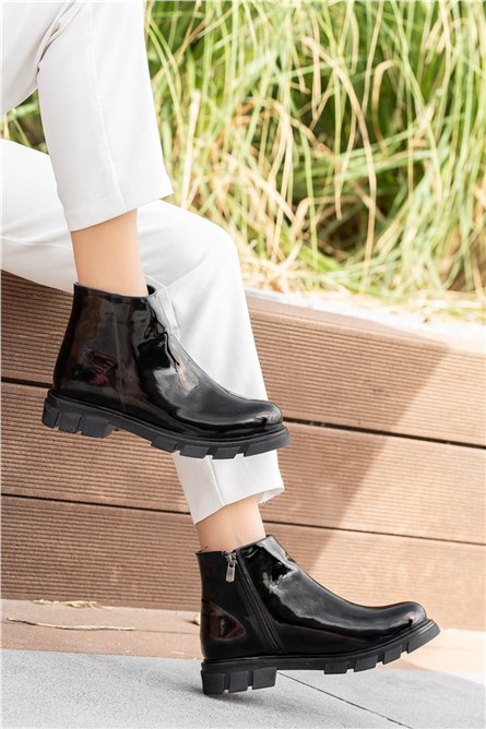 Women's Slip On Patent Leather Boots - Black #363002