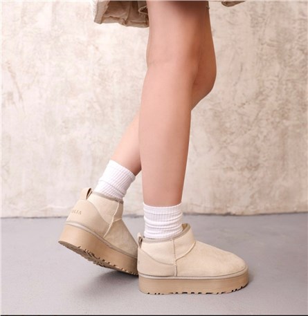 Women's Short Scrawl Full Sole Boots BA0317 - Cream Color #405526